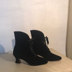 Size 8, Nine West velvet lace up booties